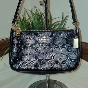 🔥 Coach Signature Embossed Leather Bag 🔥